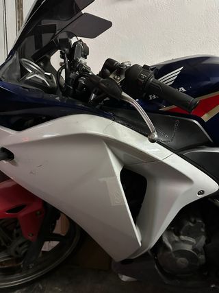 Honda CBR 250r - Moto deportiva azul y roja