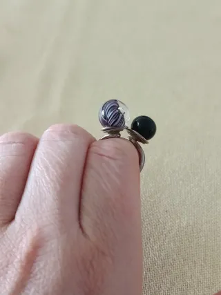 Anillo cristal negro y morado