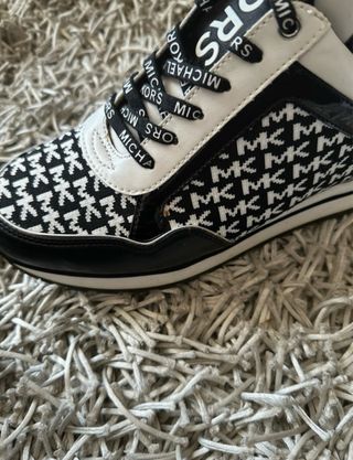 Zapatillas Michael Kors Negras y Blancas