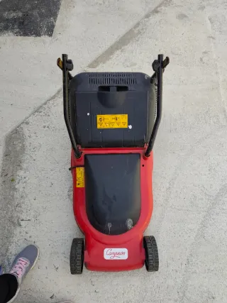 Cortacésped eléctrico Champion rojo