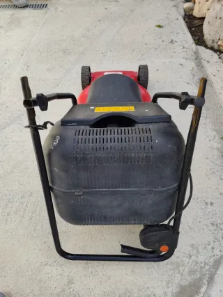 Cortacésped eléctrico Champion rojo