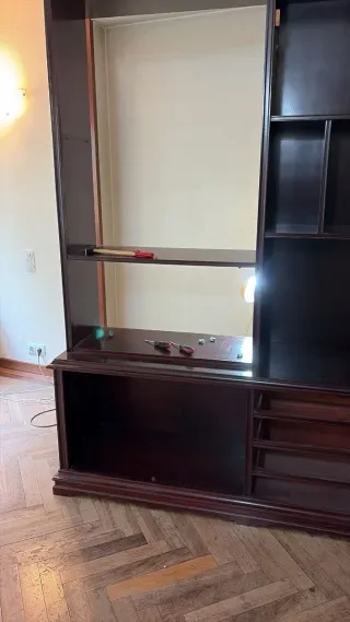 Regalo. Mueble de salón. Desmontado
