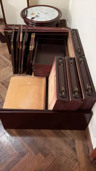 Regalo. Mueble de salón. Desmontado