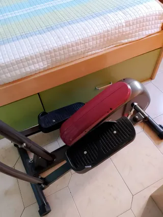 Bicicleta Elíptica Gris y Roja