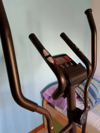 Bicicleta Elíptica Gris y Roja