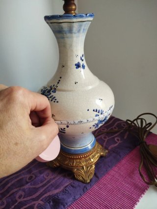 Lámpara de mesa cerámica azul y blanca