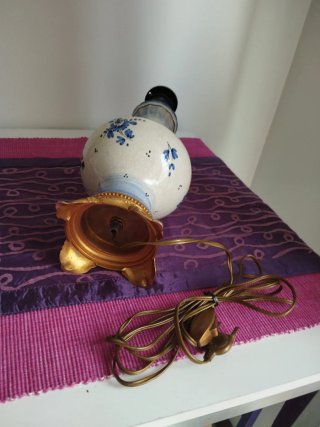 Lámpara de mesa cerámica azul y blanca