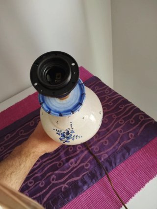 Lámpara de mesa cerámica azul y blanca