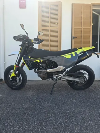 Husqvarna 701 Supermotard 2023