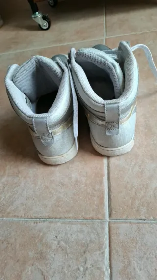 Deportivas Nike plateadas