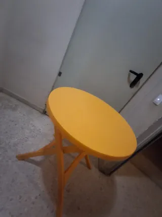 Juego mesa y 3 sillas naranja