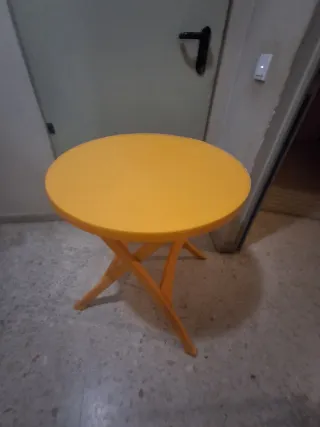 Juego mesa y 3 sillas naranja