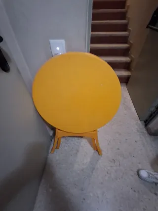 Juego mesa y 3 sillas naranja