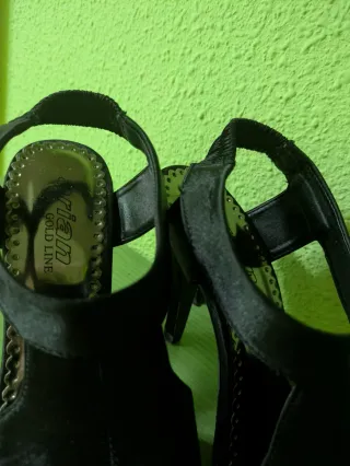 Sandalias de tacón negras talla 36. Arian
