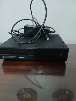 Xbox One Negra + Mando