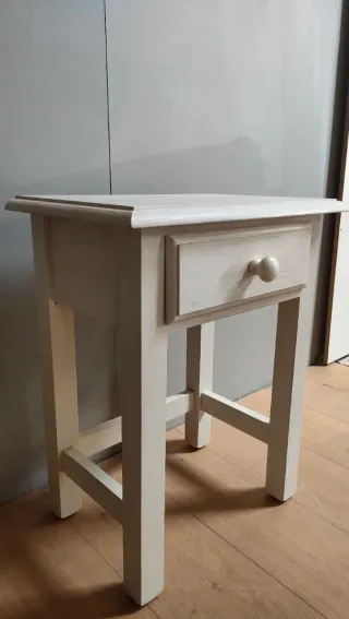 Mesita de noche pino blanca