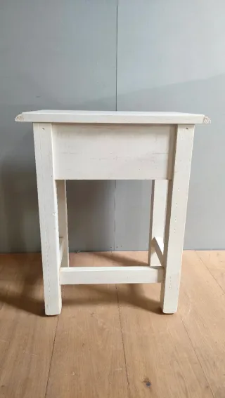 Mesita de noche pino blanca