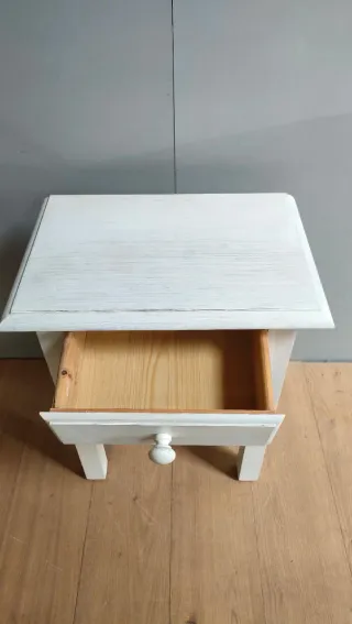 Mesita de noche pino blanca