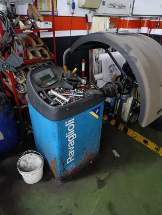 Máquina Desmontadora Neumáticos y Equilibradora