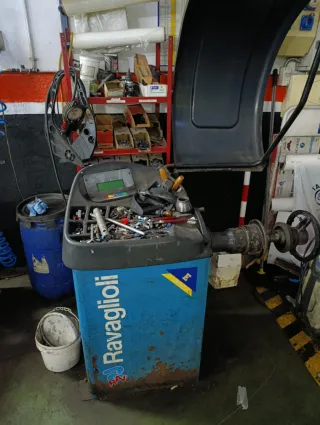 Máquina Desmontadora Neumáticos y Equilibradora