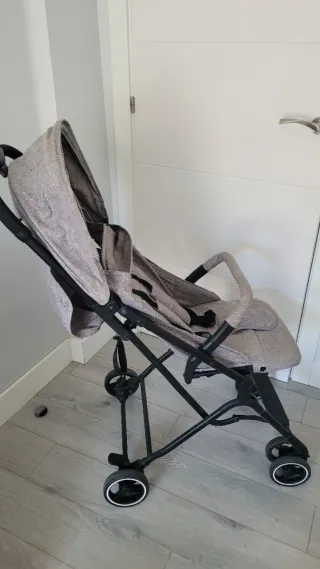 Carrito bebé plegable gris