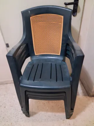 Juego de 4 Sillas de Plástico Negras y Naranja