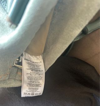 Bolso Bimba y Lola ante verde