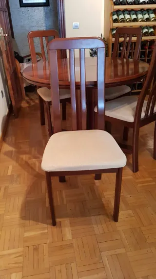 Mesa de comedor y sillas