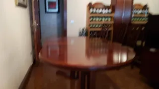 Mesa de comedor y sillas