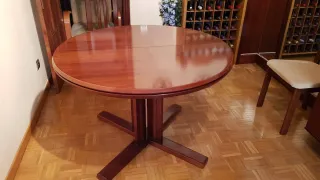 Mesa de comedor y sillas