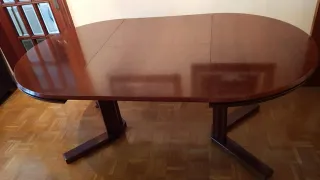 Mesa de comedor y sillas