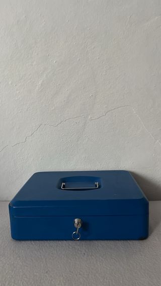 Caja fuerte metálica azul con 2 llaves