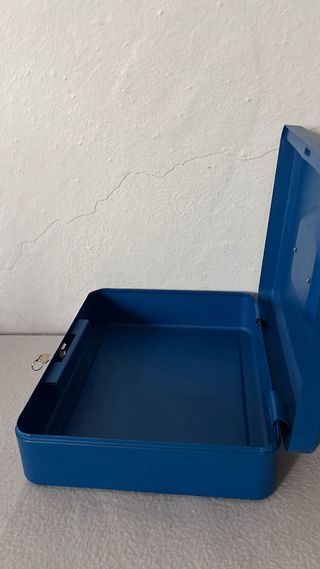 Caja fuerte metálica azul con 2 llaves