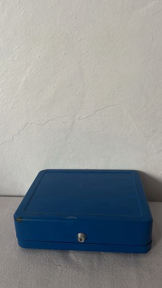 Caja fuerte metálica azul con 2 llaves
