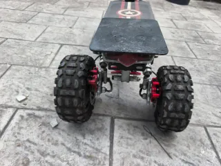 Scooter Eléctrico Negro y Rojo