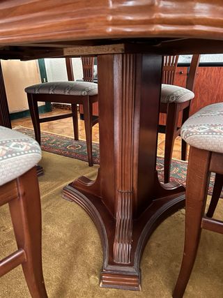 Mesa de comedor de madera