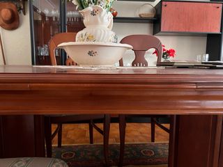 Mesa de comedor de madera