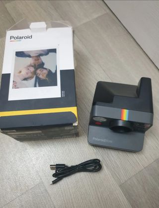 Cámara Polaroid Now Caja Todo Incluido + 8 Fotos