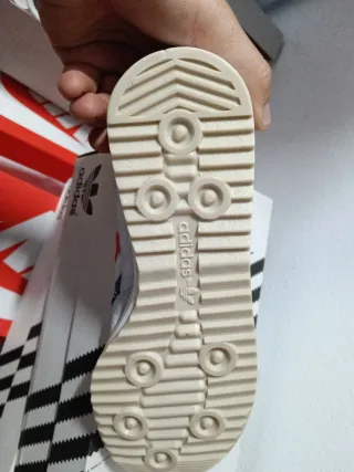 Adidas número 40