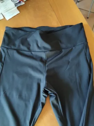 Leggings neri con lacci incrociati