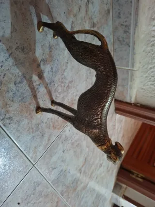 Figura Galgo Cobre