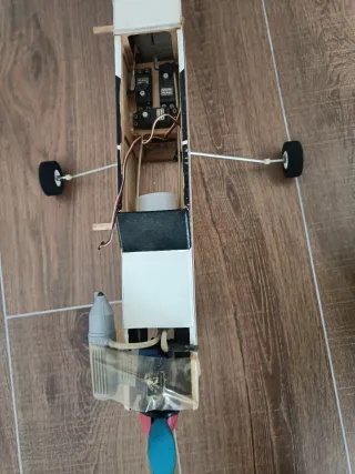 Avión aeromodelismo antiguo