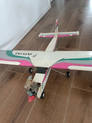 Avión aeromodelismo antiguo