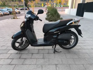 Honda SH 125i Negra