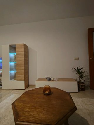Mueble TV moderno madera y blanco