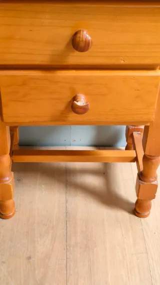 Mesita de madera de pino para restaurar