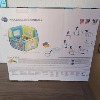 Parque infantil con 100 bolas