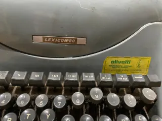 Máquina de escribir Olivetti Lexicon 80
