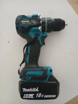 Taladro Makita con Batería y cargador