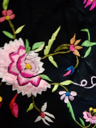 Antiguo Mantón de Manila Bordado